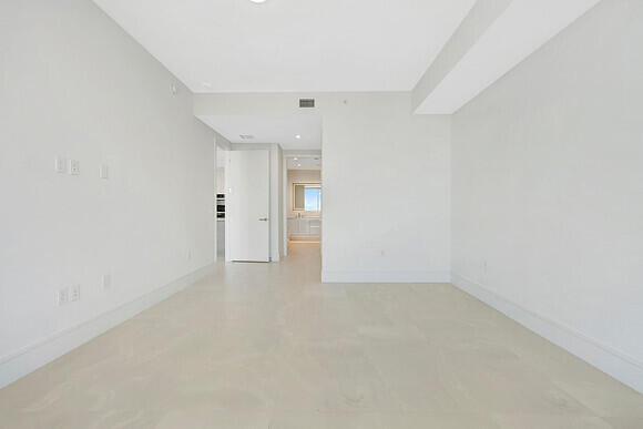 Building Photo - 220 Lake Shore Dr