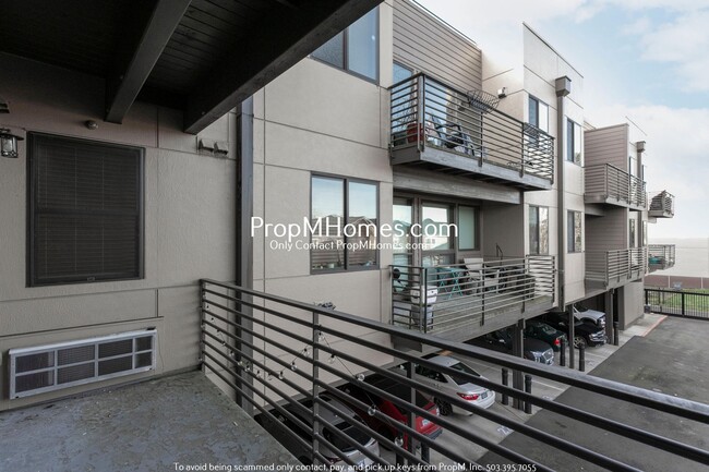 Building Photo - Luxury One-Bedroom Condo in Downtown Gresh...