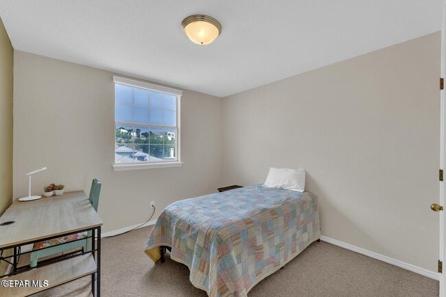 Building Photo - 1121 Regal Ridge Dr