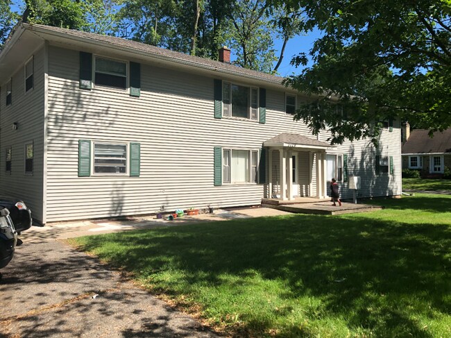 Building Photo - 3729-3731 Oakland Dr