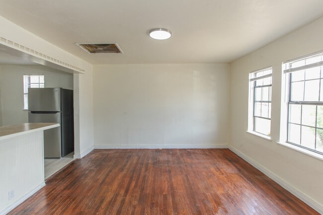 Building Photo - 1308 Mesquite St