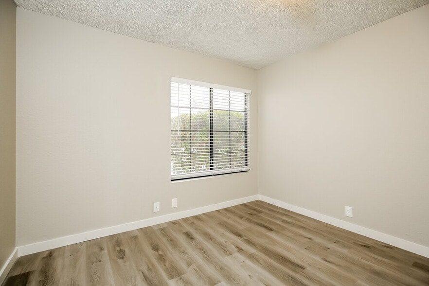 Building Photo - 3100 Centavo Dr