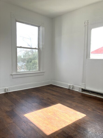 Building Photo - 507 Victoria Ave