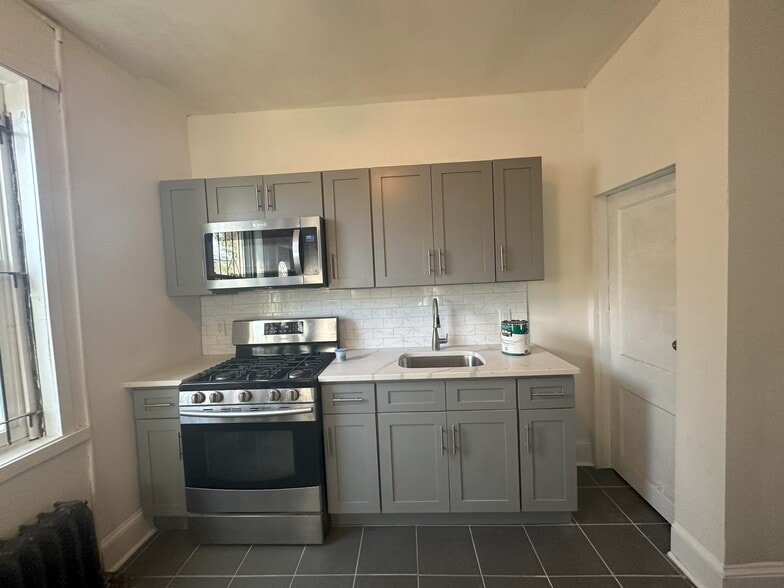 Building Photo - 39 S Farragut St