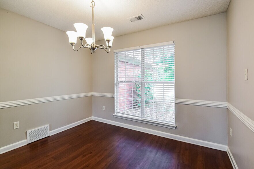 Building Photo - 1865 Winners Cir N