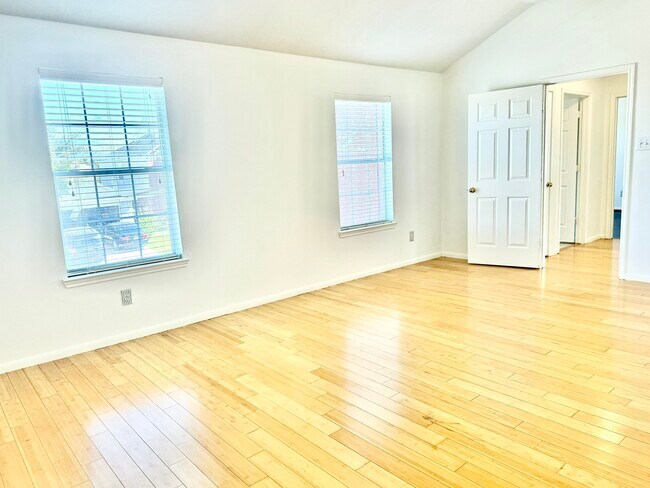Building Photo - 7110 Favian Ct
