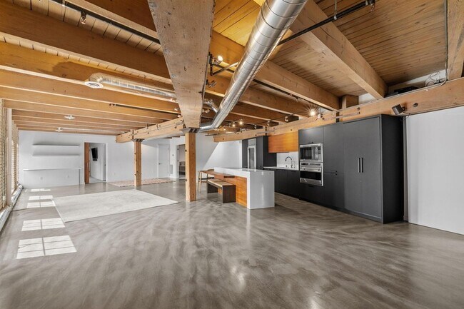 Building Photo - 404 N Washington Ave