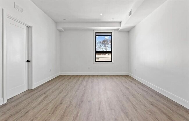 Building Photo - 1137 Washington St