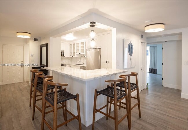 Building Photo - 6061 Collins Ave