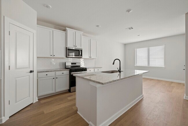 Primary Photo - 3129 Banyan Dr