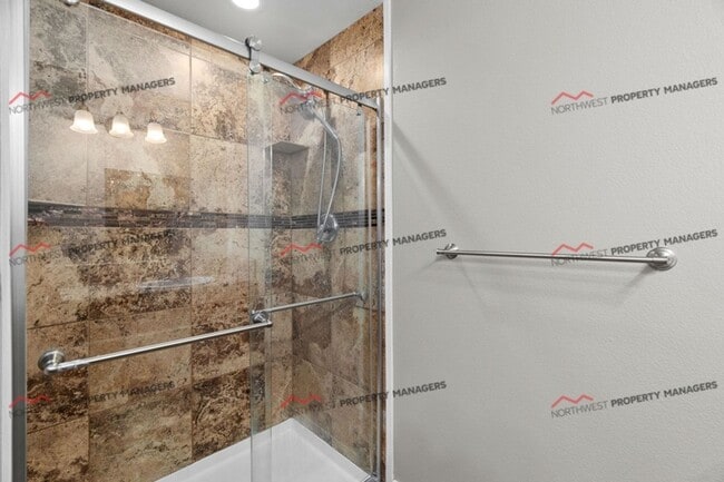 Building Photo - STATUS: AVAILABLE | R37 | $2295  **** MOVE IN SPECIAL ****