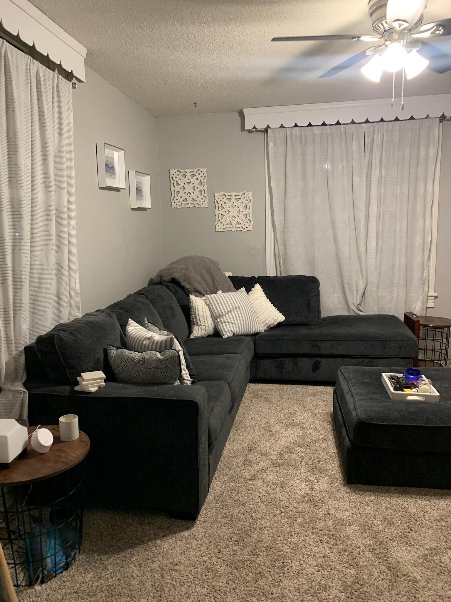 Living room - 605 E Main St