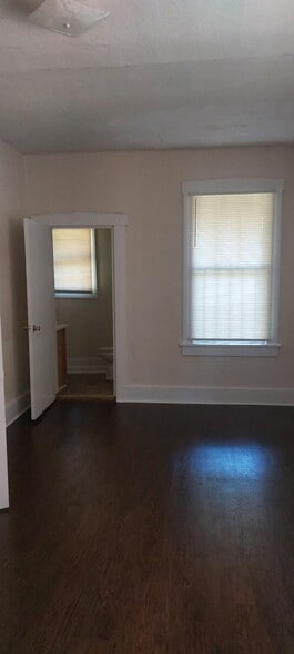 Building Photo - 1530 Waverly Ave