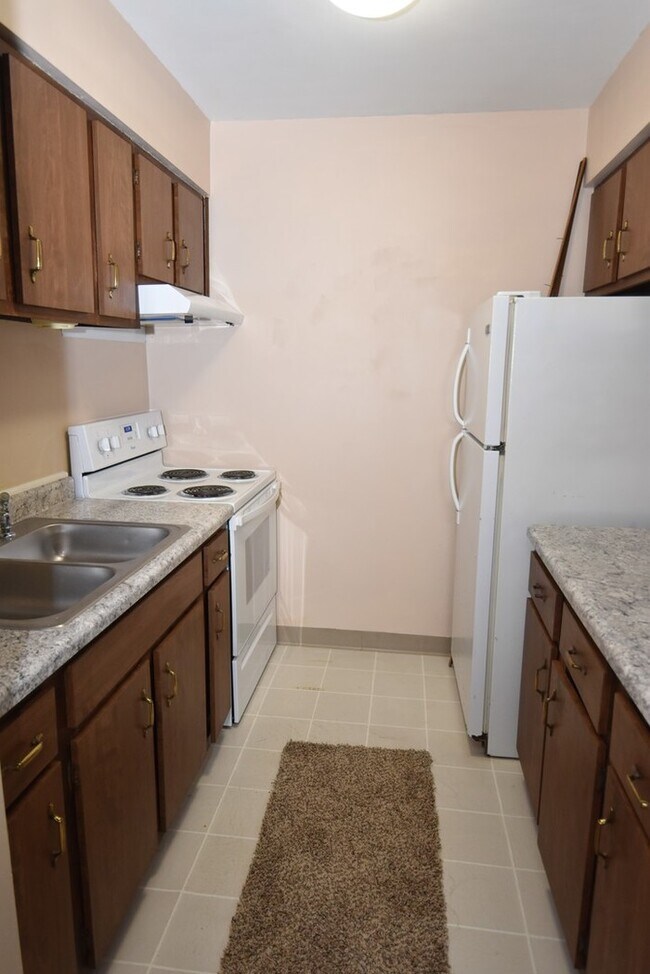 Topsfield 1 bedroom condo 2500 Topsfield Rd South Bend IN 46614