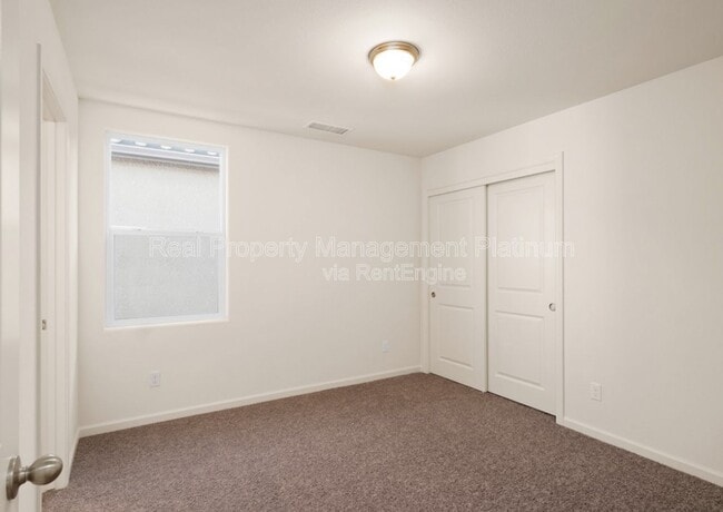 Building Photo - 555 N Cattail Ct