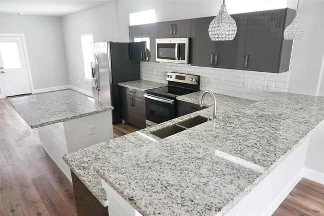 Building Photo - 5036 Van Fleet St