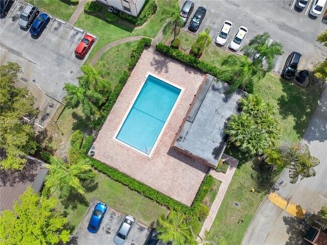 Building Photo - 20905 NE 8th Ct