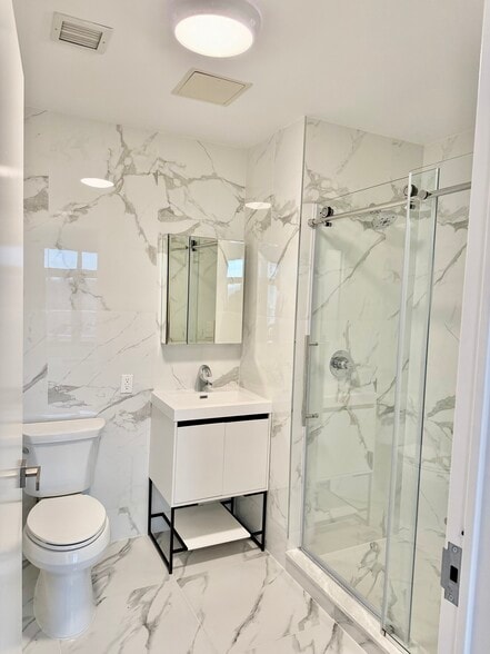 Building Photo - 226 Gramatan Ave