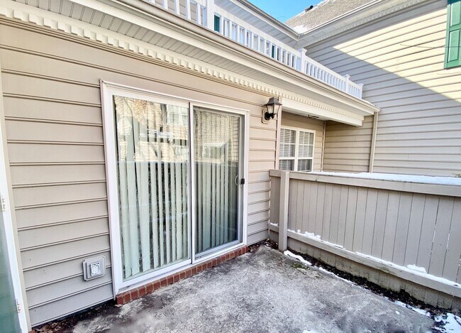 Building Photo - Super-Cute Condo! First Floor - 1-Story - Fenced Patio - Storage - Pet Friendly!