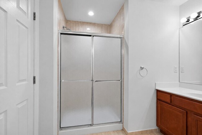Building Photo - 209 Blue Heron Dr