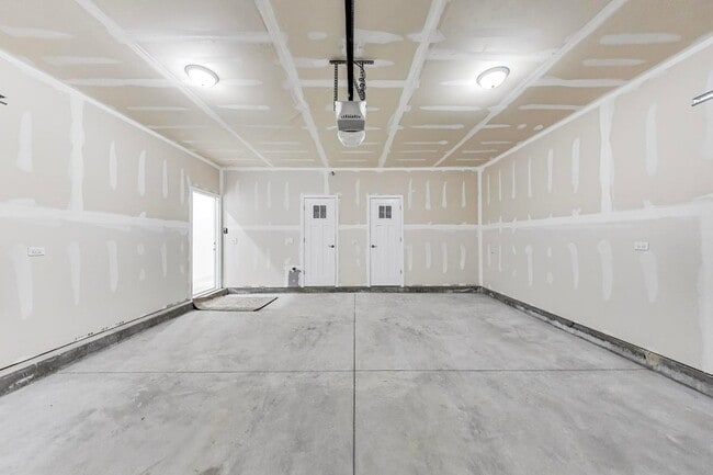 Building Photo - 1234 Gillespie Ln