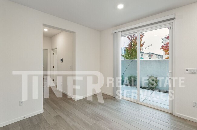 Building Photo - 1580 Parkside Way