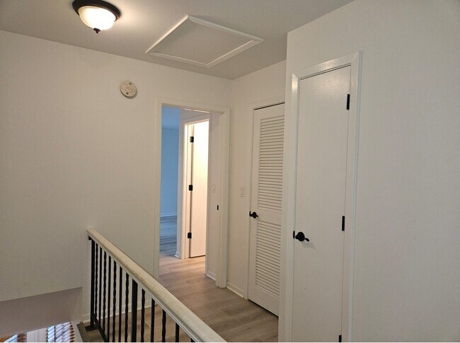 Building Photo - 519 Woodcrest Dr