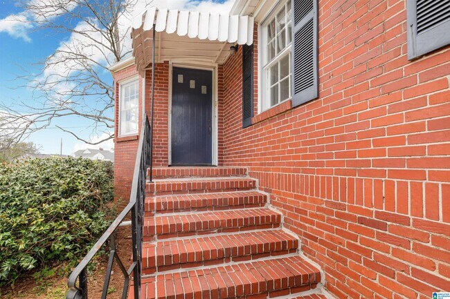 Building Photo - 501 21st Ave S