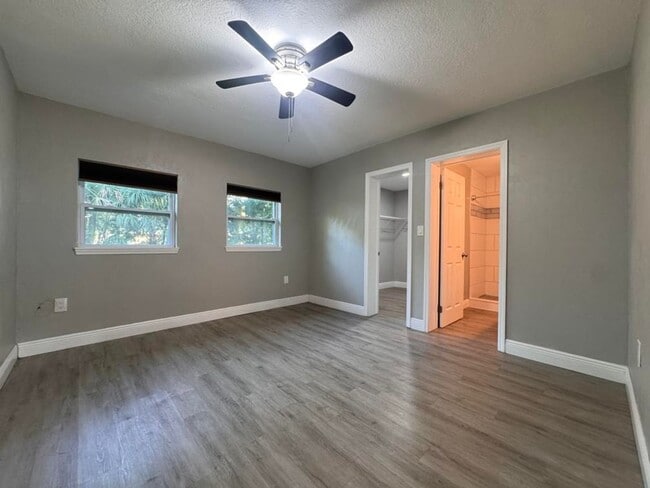 Building Photo - 3/2 with Bonus Room in South Daytona