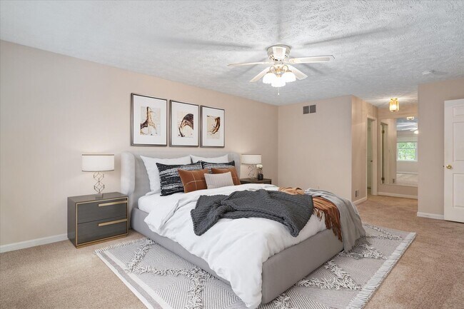 Building Photo - Charming Colonial in Elmhurst Station