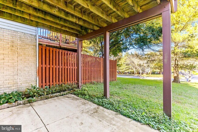 Building Photo - 1232 Quaker Ridge Dr