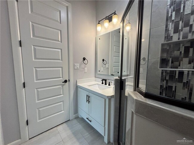 Building Photo - 33 Ensenada Ave