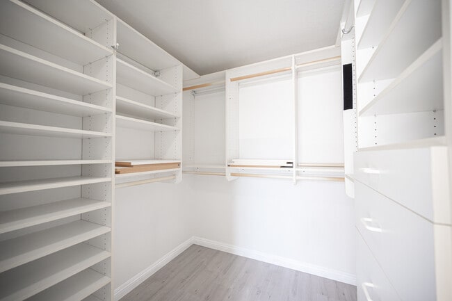 Building Photo - 8420 Bay Crest Dr