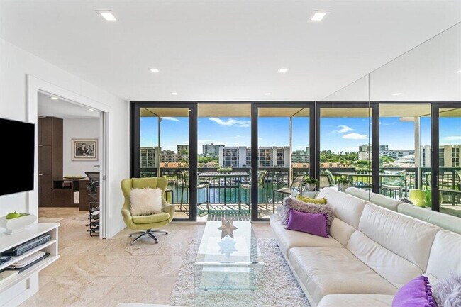 Building Photo - 2707 N Ocean Blvd