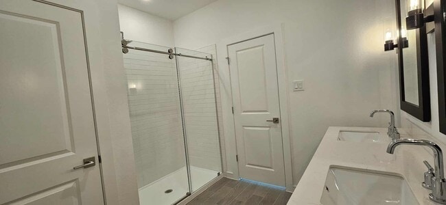 Building Photo - 8422 Bay Oaks Dr