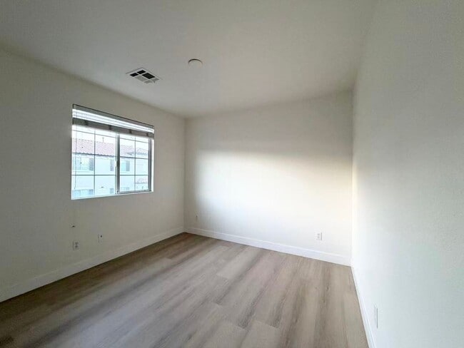 Building Photo - 9888 Fountain Walk Ave