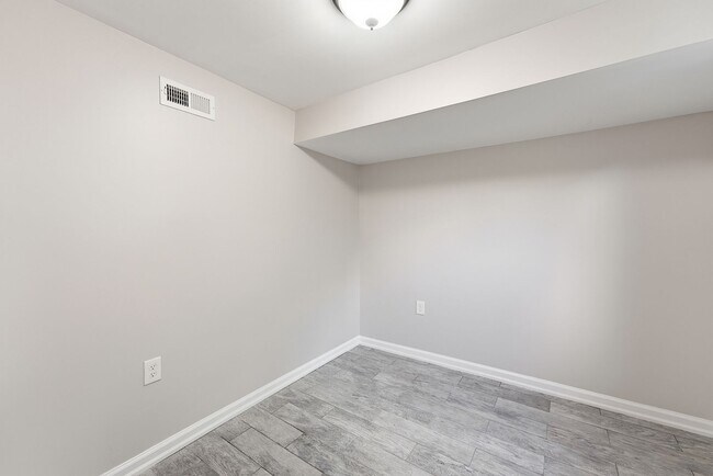 Building Photo - 2341 Belleview Ave