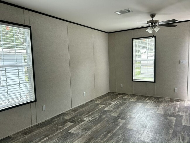 Building Photo - 38651 Tarr Dr
