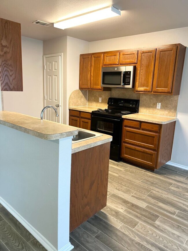 Building Photo - Beautiful Home in Great Neighborhood