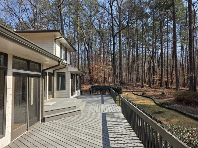 Building Photo - Private 4 bed 3 bath home located in Marietta on 4.5 acres