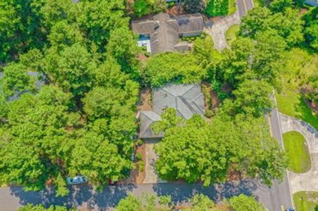 Building Photo - 150 Lost Tree Rd