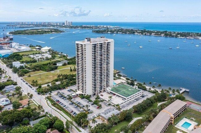 Building Photo - 5600 N Flagler Dr