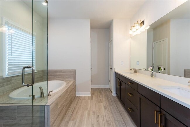 Building Photo - 5015 Montes Ln