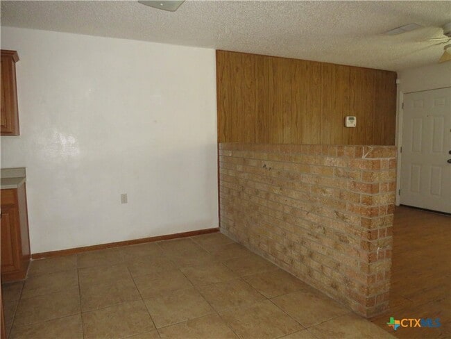 Building Photo - 910 Dryden Ave