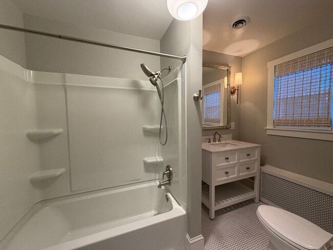 Building Photo - South Roanoke Charm!