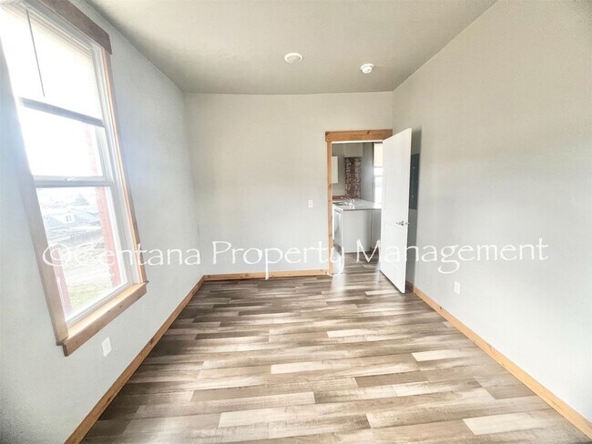 Building Photo - 600 S Montana St