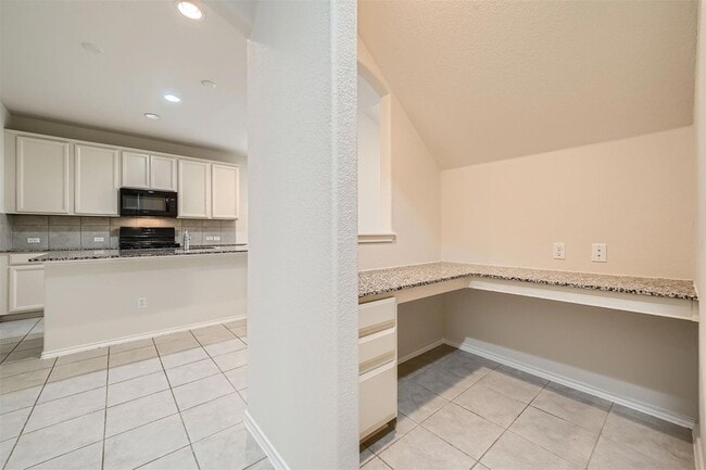 Building Photo - 303 Duroc Dr