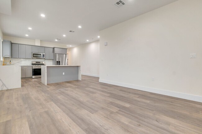 Building Photo - A beautifully designed and renovated 4 bed...