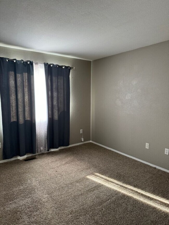 Building Photo - ALL PROSPECTIVE TENANTS MUST SUBMIT A $58 NON-REFUNDABLE APPLICATION FEE PER APPLICANT ONLINE AND...