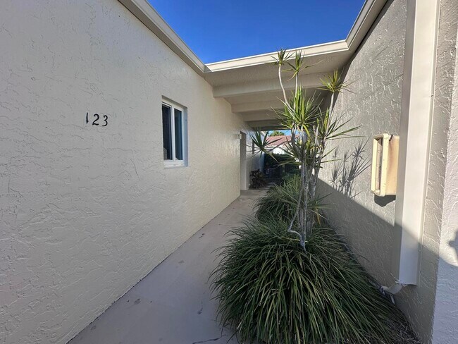 Building Photo - 2671 Boundbrook Blvd
